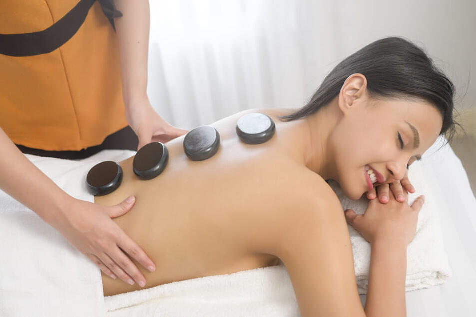 Forme posée et silencieuse, agissant comme repère perceptif constant